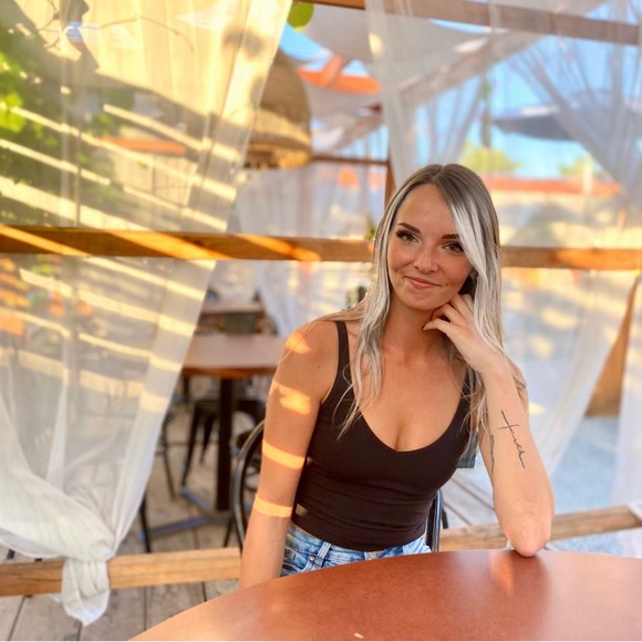 Meet your Posher, Amanda - Picture 1 of 1